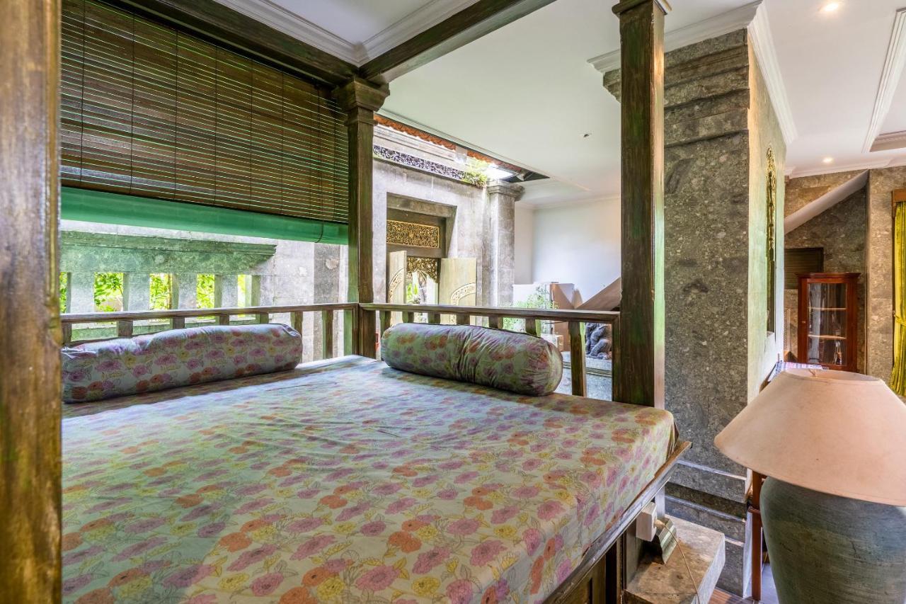 Huts Rock Hotel